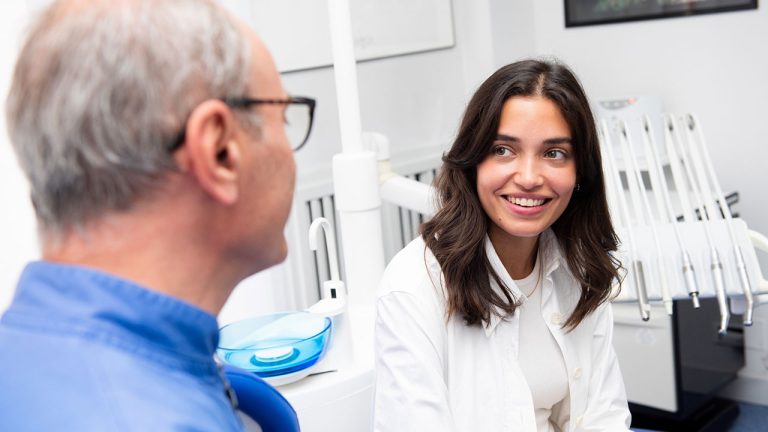 Differenze tra un impianto dentale e un perno dentale