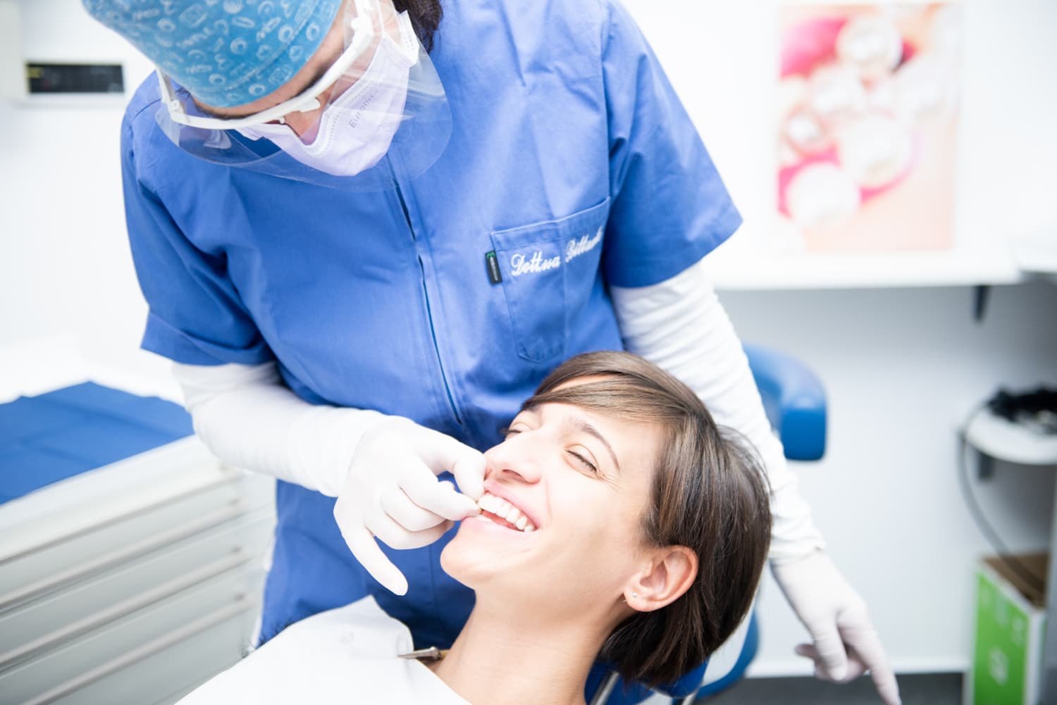 visita dentistica con paziente e dottoressa