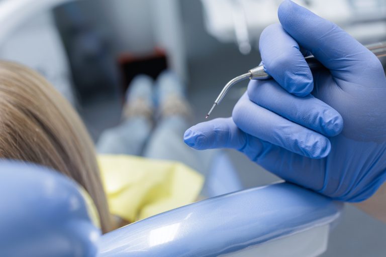Denti e gengive più sani con il laser a diodi: una guida per i pazienti
